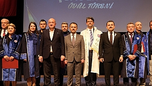 ÇOMÜ 2023 En’leri Kalite Ödülleri Verildi